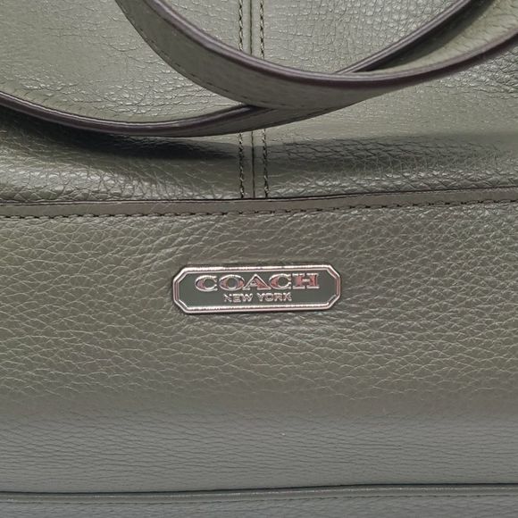 Coach Green leather tote/shoulder bag. Like new condition - Picture 2 of 7